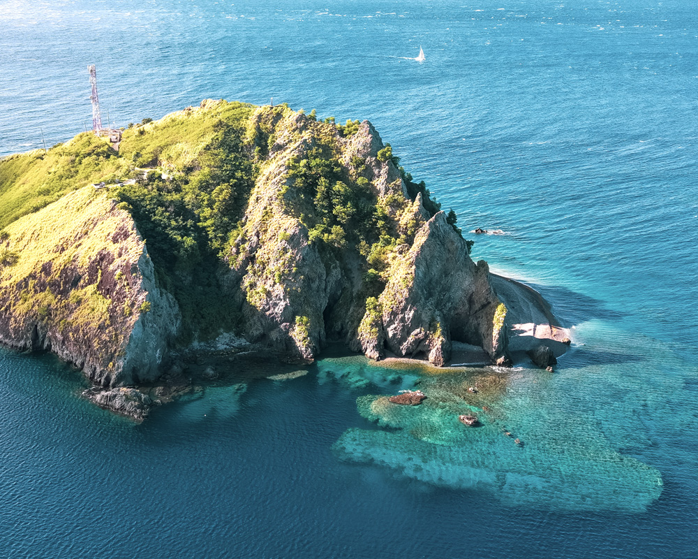 Turquoise shallows over Soufrière Bay’s submerged volcanic rim, soufriere scotts head marine reserve snorkel and dive arena on Dominica’s south coast, Dominica.